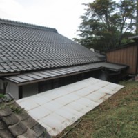 k邸